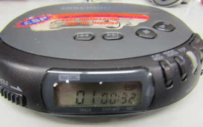 レトロ SONY ポータブルCDプレーヤー Discman ESP D-275 Sony Discman ESP D-242CK Portable CD Player Mega Bass Vintage 1995