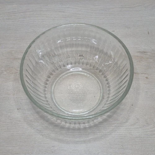 Vintage Pyrex Glass Mixing Bowl Ribbed Clear 6 Cup 1.5 Qt 7402-S Made USA