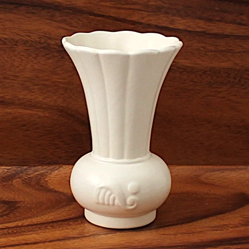 Vintage 1940s Red Wing USA Art Pottery 947 Fluted Vase Art Deco White 6.5 Tall