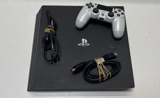 Konsola Sony PlayStation 4 Pro 1 TB (CUH-7215B) z akcesoriami