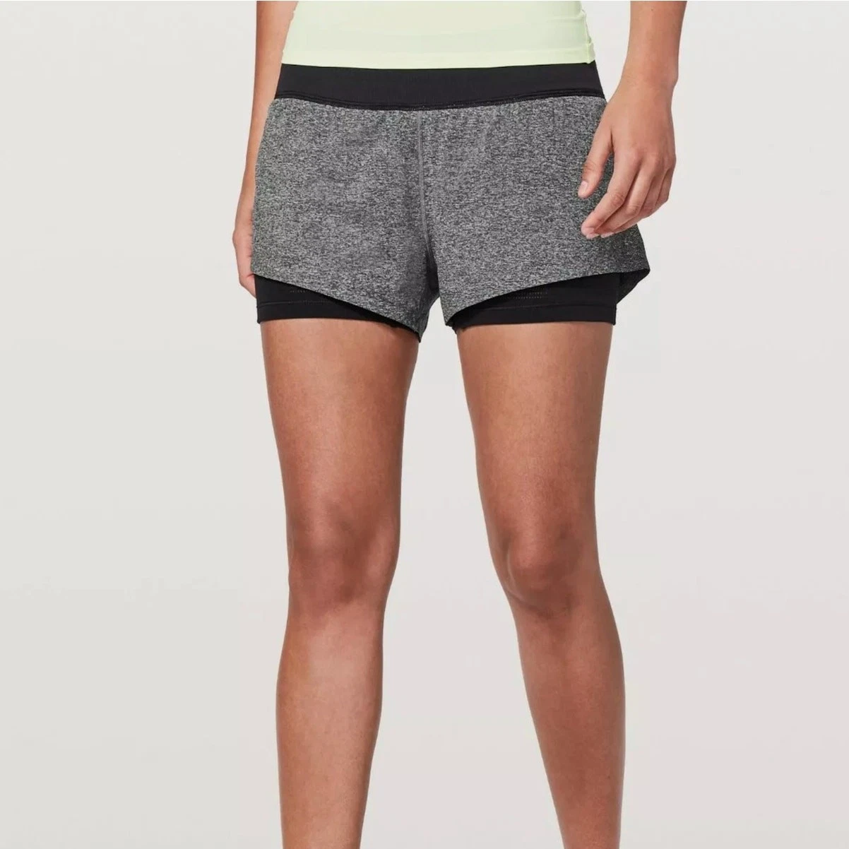 LULUS LULULEMON corto senza cuciture Moves *2 5" grigio nero taglia 8 {3Z23}