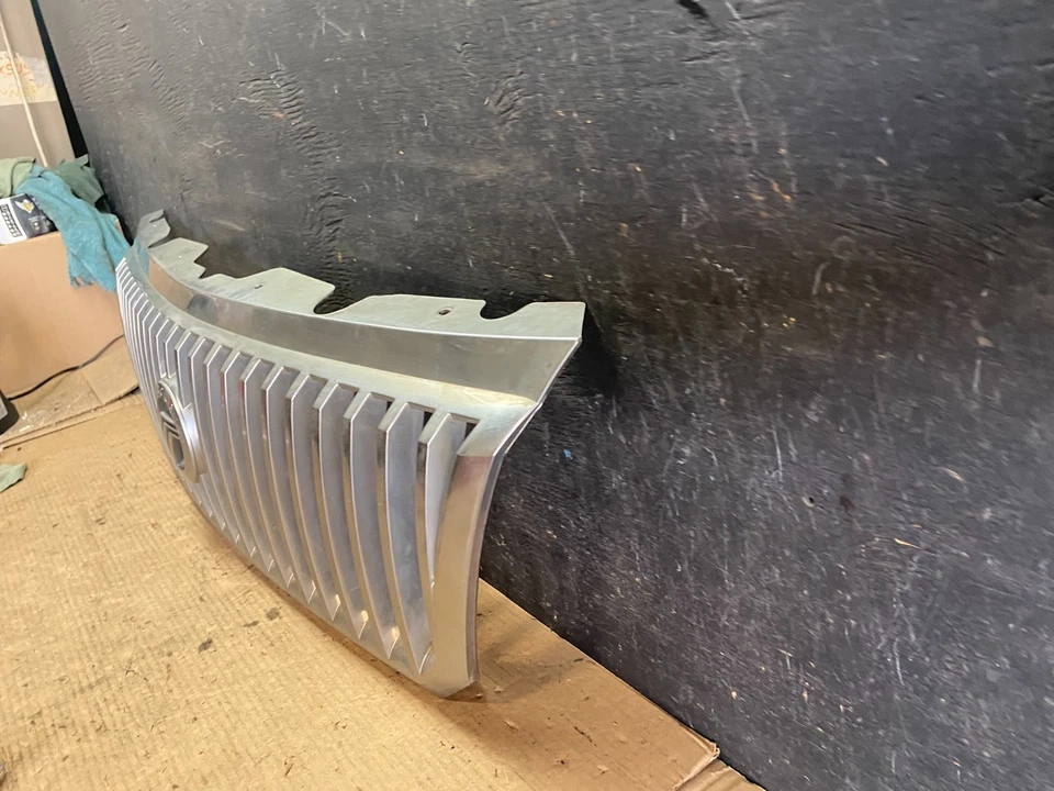 Parrilla superior delantera Mercury Mountaineer 2002 a 2005 OEM P0185 DG Foto 2 de 4