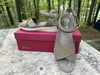 Munro American Brinn Dark Taupe Leather Strap Sandals   9 SS   EUC