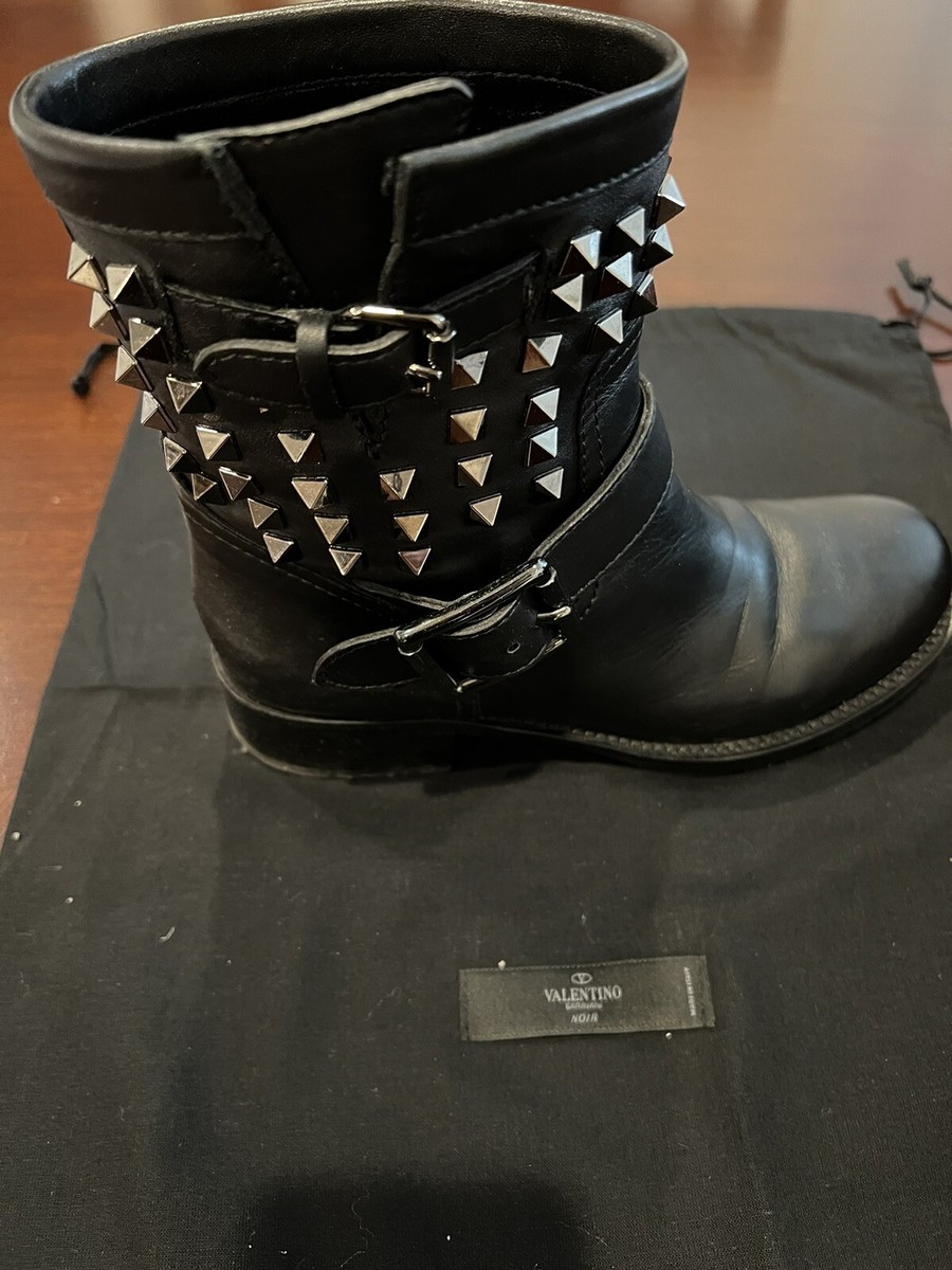ショートブーツ・ブーティ VALENTINO BLACK LEATHER BIKER ROCKSTUD ANKLE BOOTS Valentino // Leather Rockstud Moto Ankle Boot – VSP Consignment