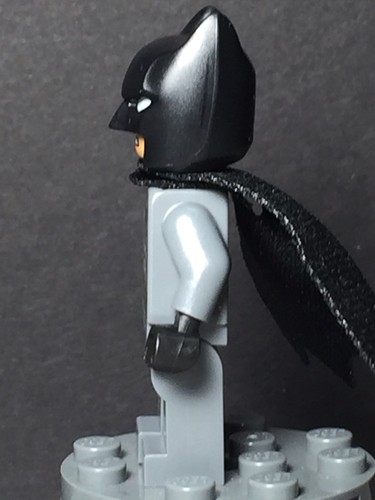 LEGO Batman Minifigura Gris Azulado Oscuro Traje Cinturón Dorado 76034 sh151 Auténtico - Imagen 3 de 7