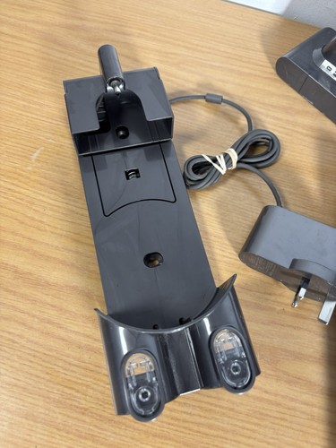 Dyson V6 Purple Animal Handheld Vacuum Cleaner Cordless Tools Charger Mount Used - Picture 2 of 18