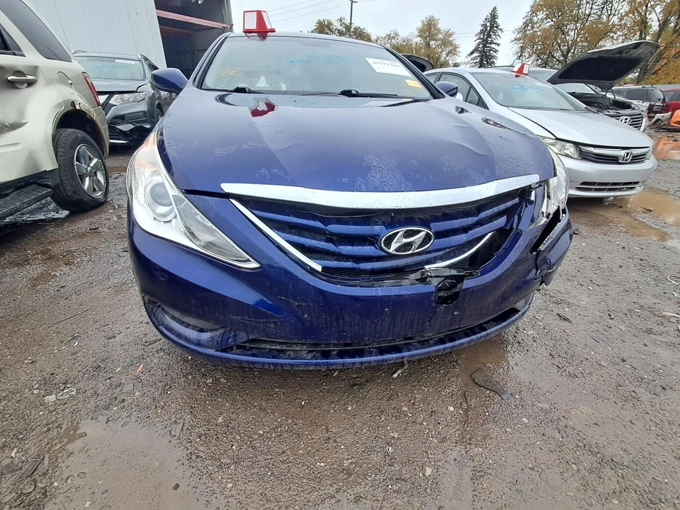 Used Right Tail Light Assembly fits: 2012 Hyundai Sonata VIN C 8th digit quarter - Image 2 of 4
