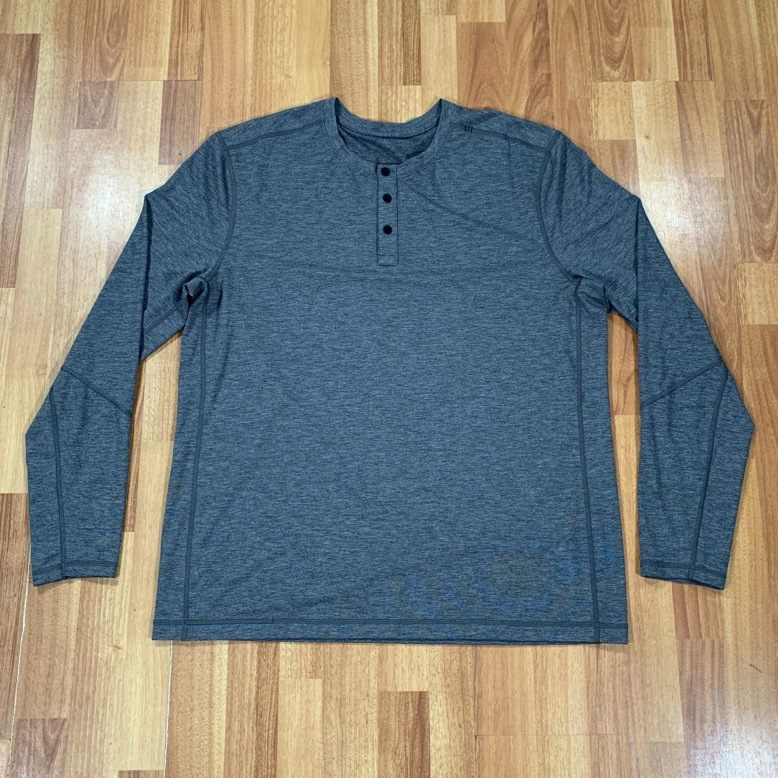 Lululemon Shirt Mens Extra Large Gray Workout Active Long Sleeve Tee Button