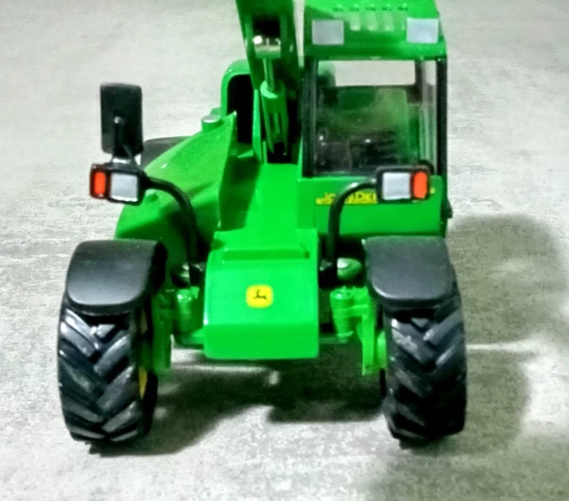 Siku 1:32 -  CARICATORE JOHN DEERE 3200- CON BENNA E FORCA - Immagine 3 di 4