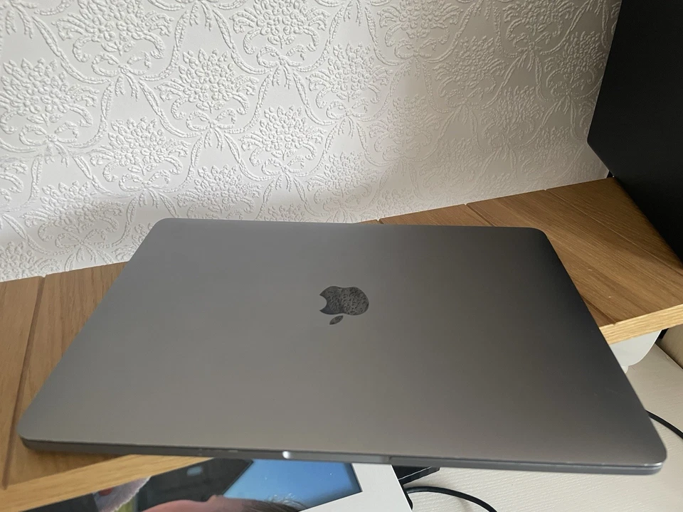 Apple MacBook Pro 13" 2019 · i5 · 8GB · 500GB, photo 3 of 5