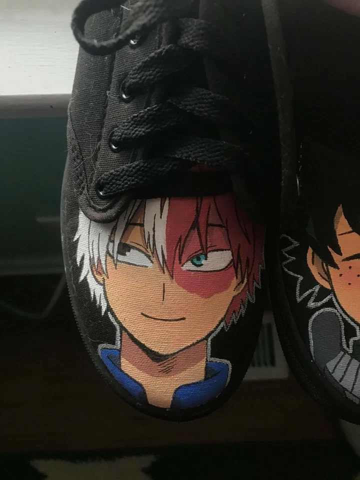 MEU HERÓI ACADEMIA ONE OF A KIND!! TÊNIS DE LONA PINTADO À MÃO.  - Imagem 3 de 4