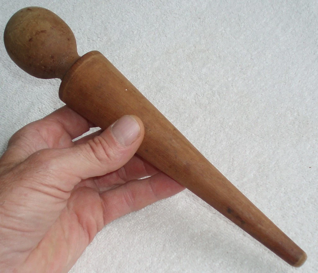 VINTAGE CONE SHAPED WOOD PESTLE MUDDLER ANTIQUE CANNING COUNTRY KITCHEN TOOL