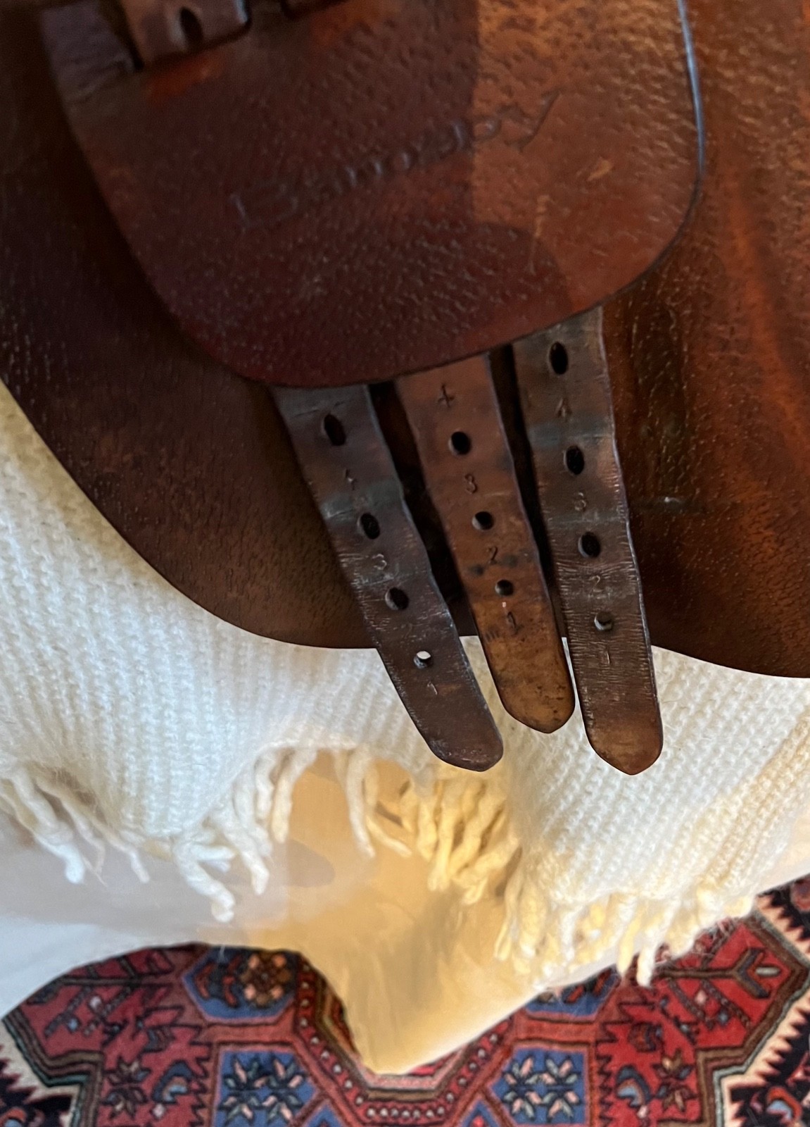 Barnsby English Saddle 17.5 " inch Jump Jumping close contact puffy knee England