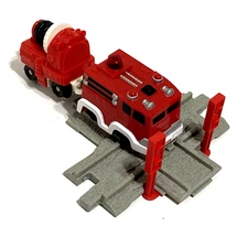 GEOTRAX Red FIRE ENGINE Trains (Lights), 4-Way Track and Red Stop Lights - 4 Pc