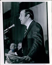 Broadcast Journalist Roger Mudd Cbs Nbc Anchor Speaks Tv 8X10 Vintage Photo