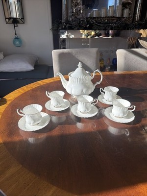 ROYAL ALBERT VAL D'OR TEAPOT + 5 TEACUPS/SAUCERS