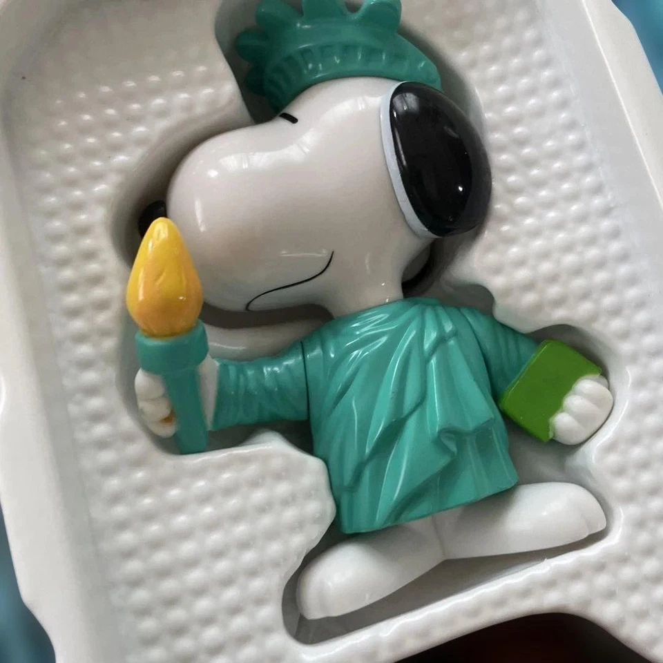 Snoopy 12Nd Set World Tour 2 Figure Used - Image 4 of 4