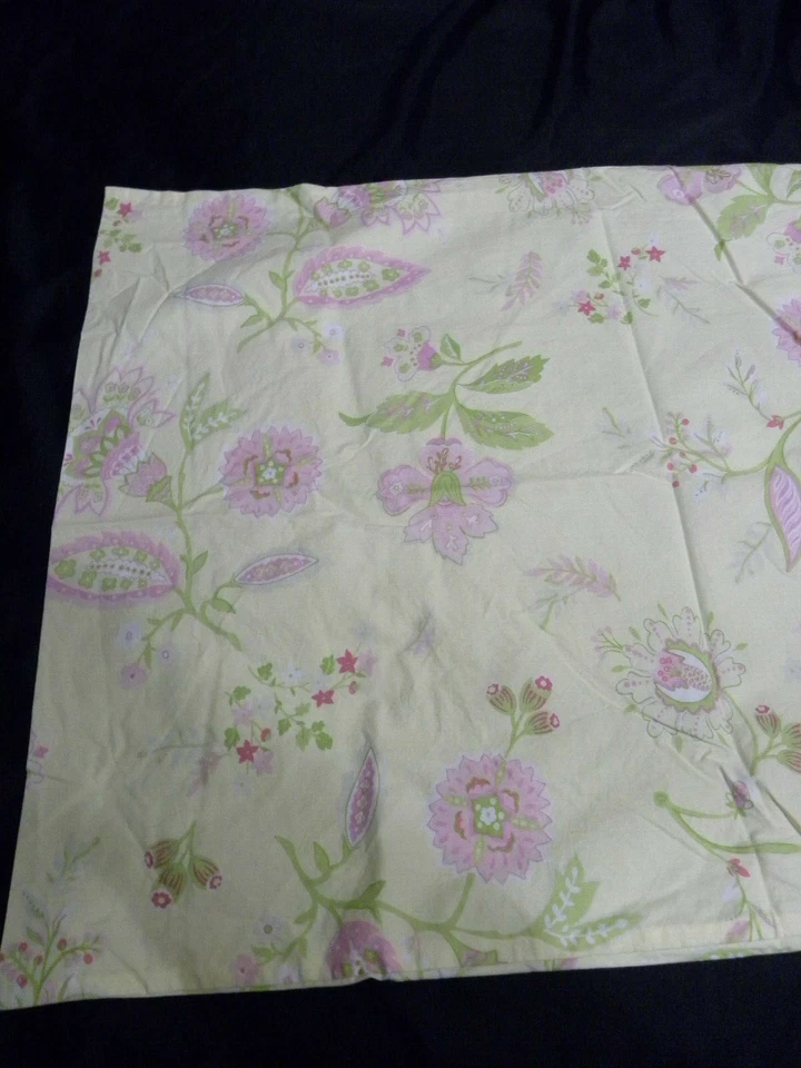 Funda de almohada estándar Pottery Barn Kids floral cachemira amarillo verde rosa blanco  Foto 4 de 4