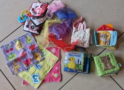 4 Babybücher activity knister  + Tücher  + fisher price Buch 