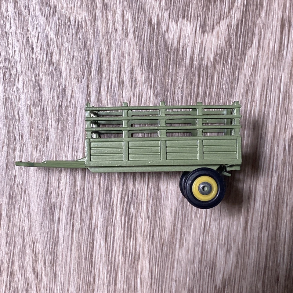 Remolque de granja Husky diecast vintage de juguete verde con rampa hecho en Gran Bretaña Foto 2 de 4