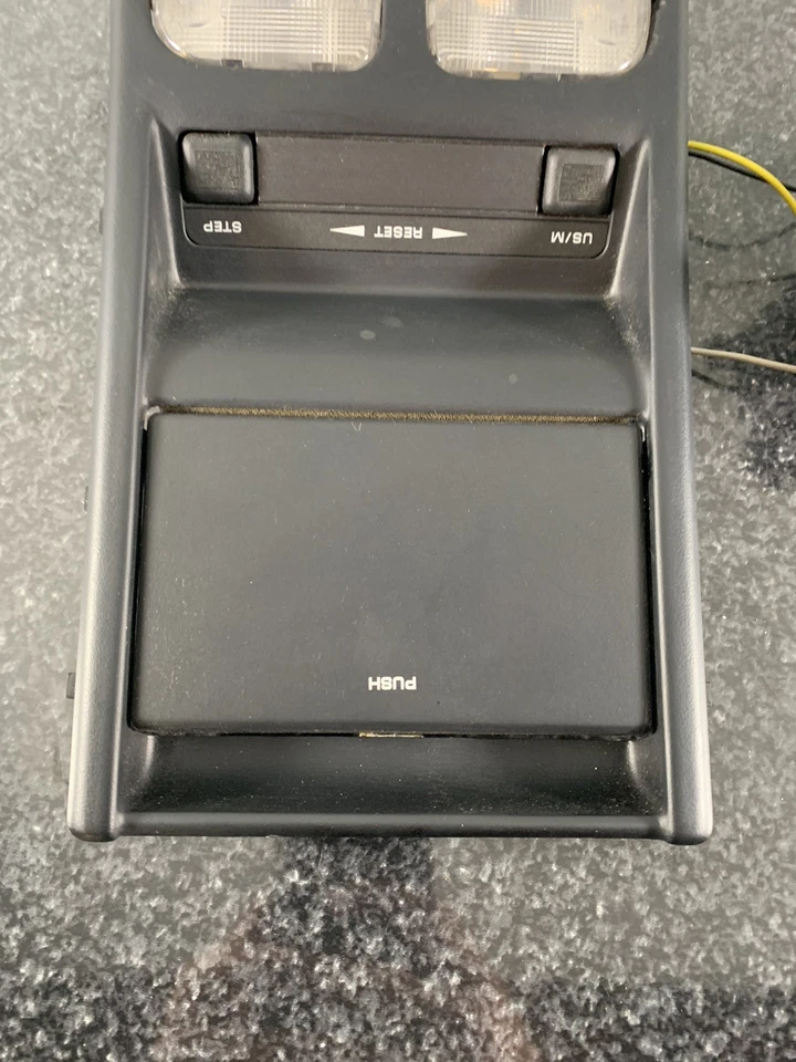 1993-1998 Jeep Grand Cherokee Overhead Console Storage Dome Map Light Display - Image 3 of 4