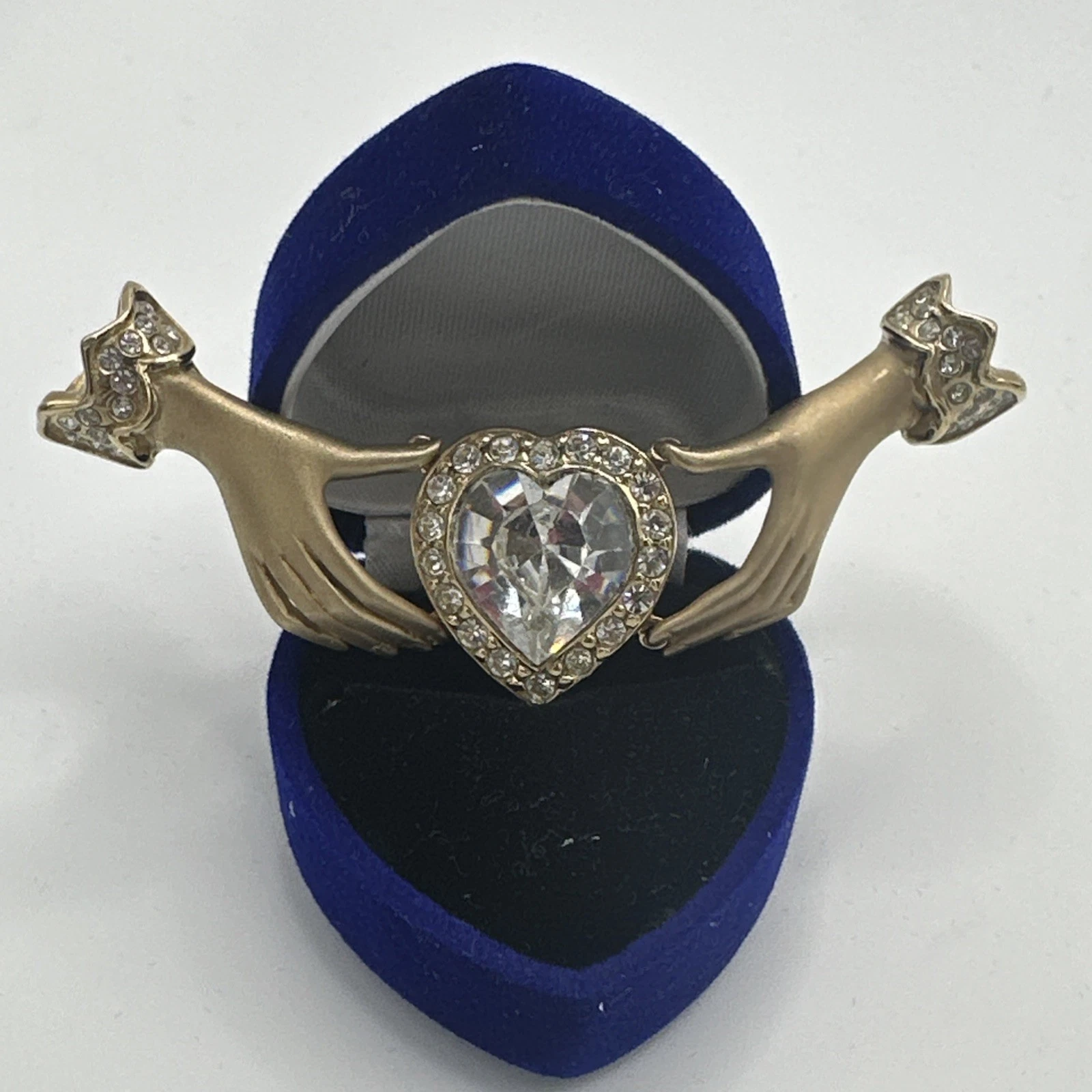 Bijoux Fantaisie Pendentif Mains Et Cœur Doré Avec Strass ( Sans La Boîte)