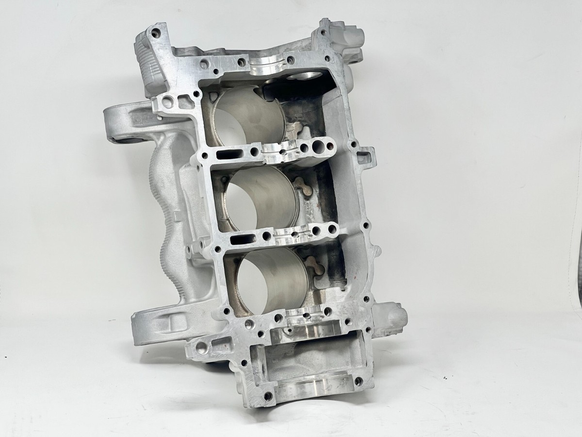 Yamaha YXZ 1000 R Engine Cases (2HC-15109-07-00) | eBay Yamaha YXZ 1000 R Engine Cases (2HC-15109-07-00) | eBay