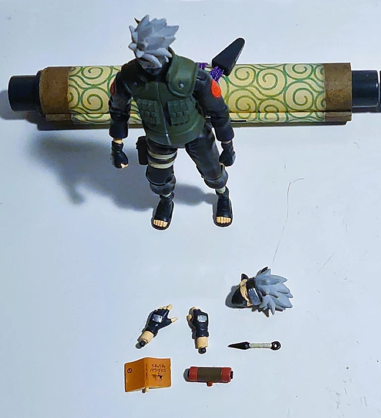 [RARO Bandai Naruto | Hatake Kakashi con pergamino 2003] Foto 2 de 4