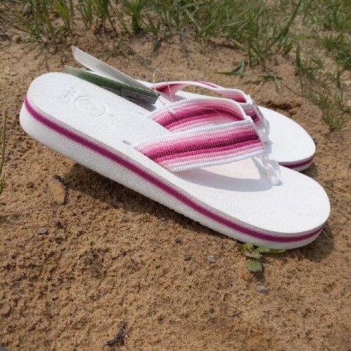 NWT REEF 9 40 Sandals White Pink Rainbow Flip Flop Thong Sting Raye RaRe - Picture 2 of 7