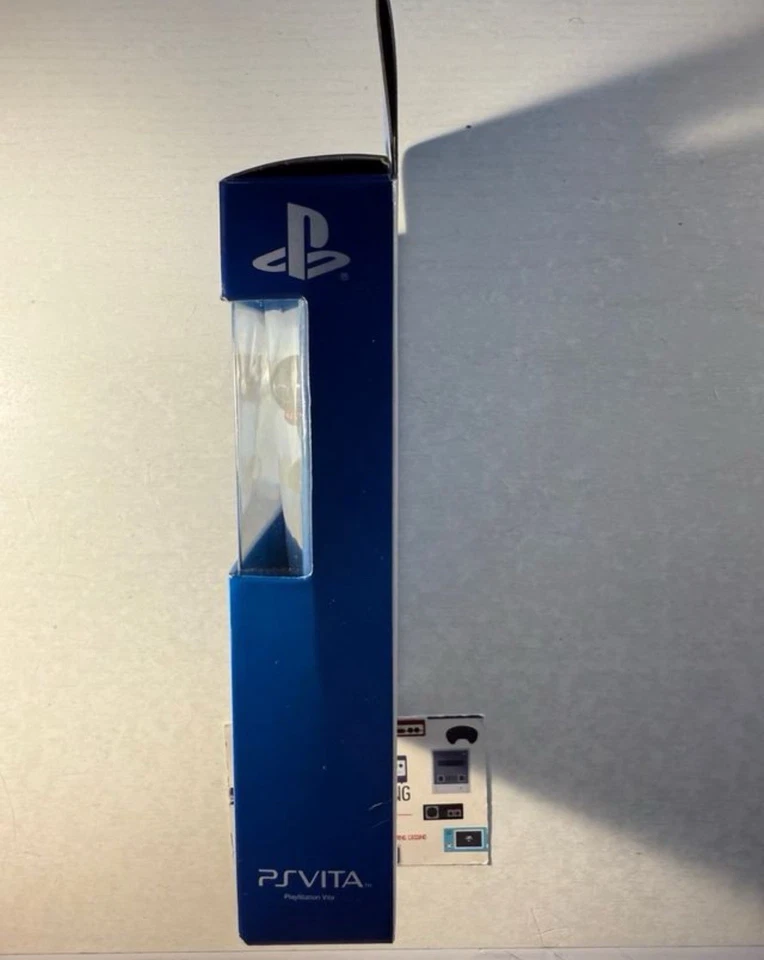 Sony PS Vita - Auricolari Nuove PlayStation Vita Sigillata Stock Magazzino - Immagine 4 di 4