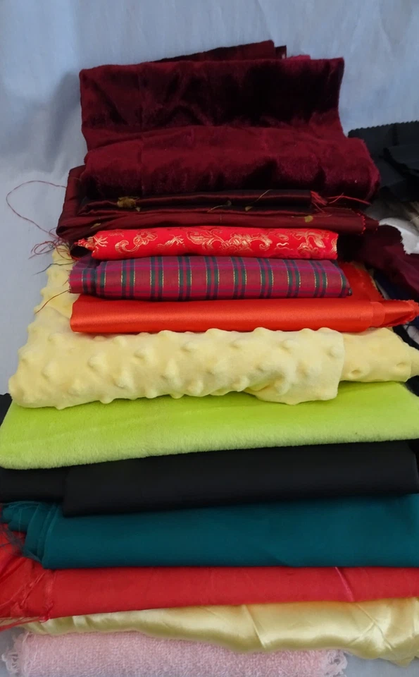 25 pcs Craft Remanent Doll Clothes Fabric lot 4 Lbs 9 oz Silky Satins Fleece - Image 3 of 3