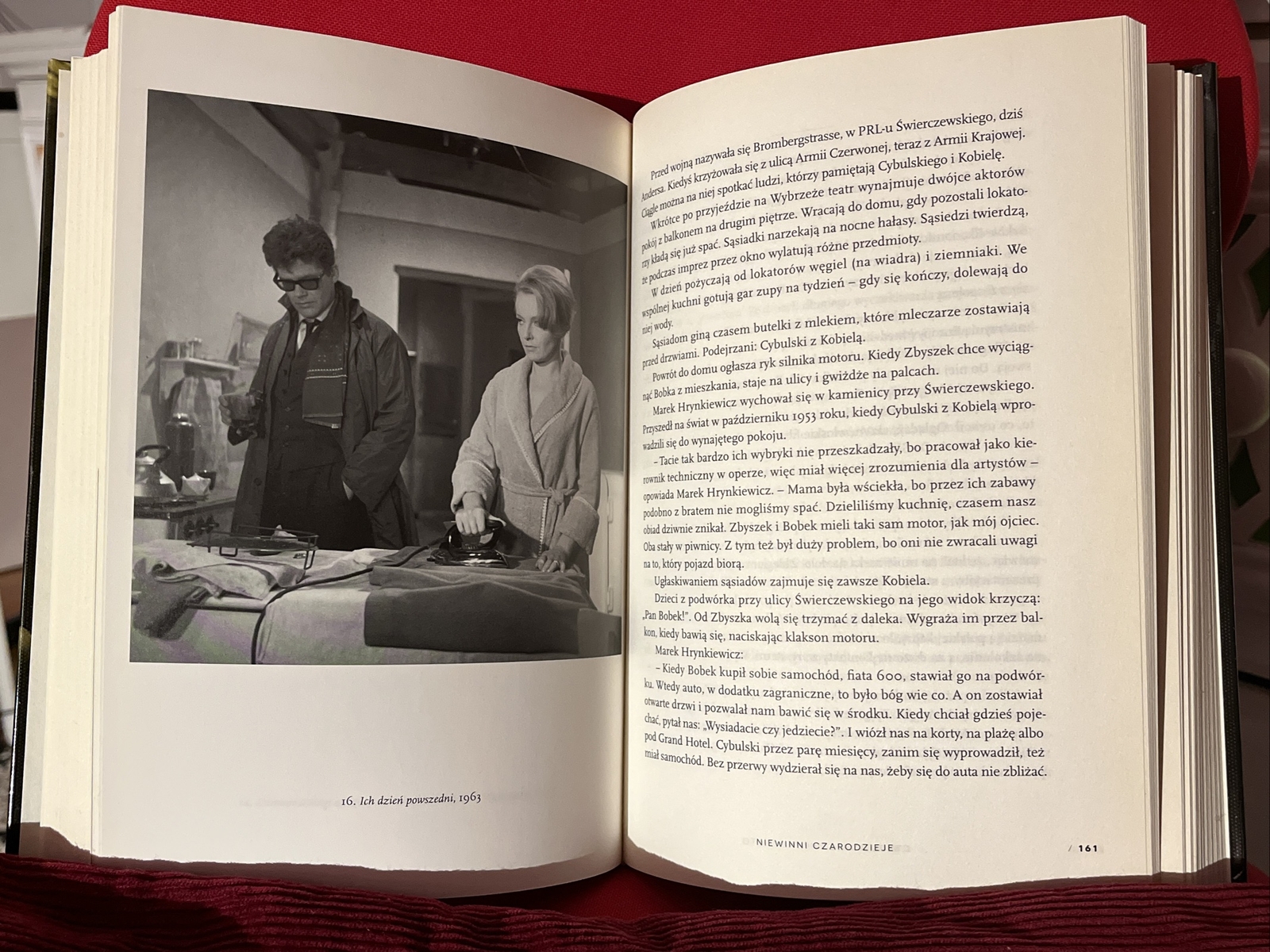&ldquo;Cybulski - podw&oacute;jne salto&rdquo; Dorota Karaś - Polish language book