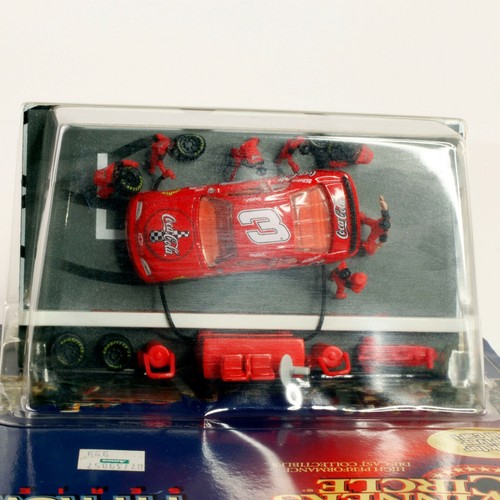 NASCAR 1998 Winners Circle 1:64 Pit Row Dale Earnhardt Coca-Cola Car UU20 - Picture 10 of 11