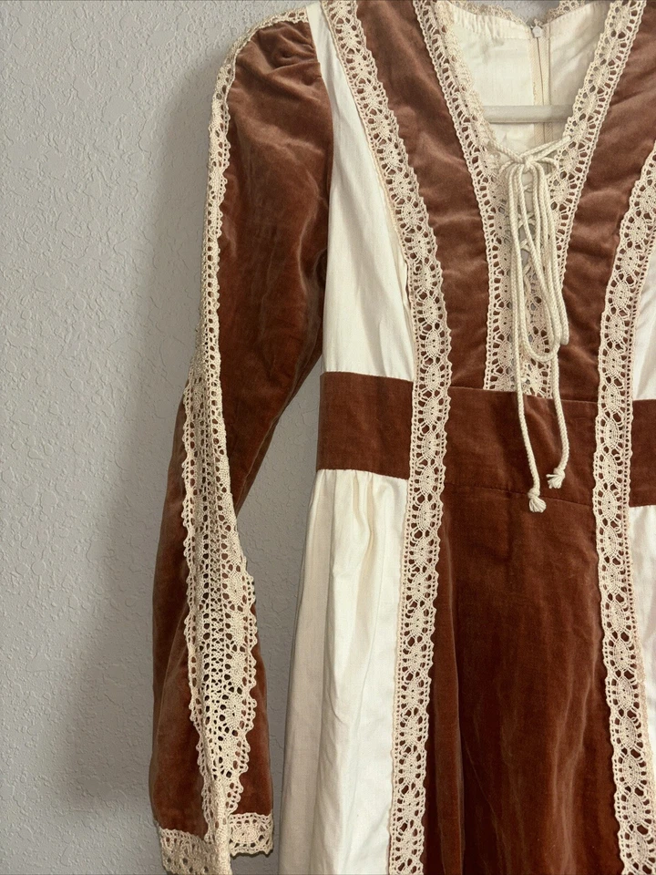 Gunne Sax 1960’s Dress Gown Size 13 Velvet Brown Lace And Cream - Image 2 of 4