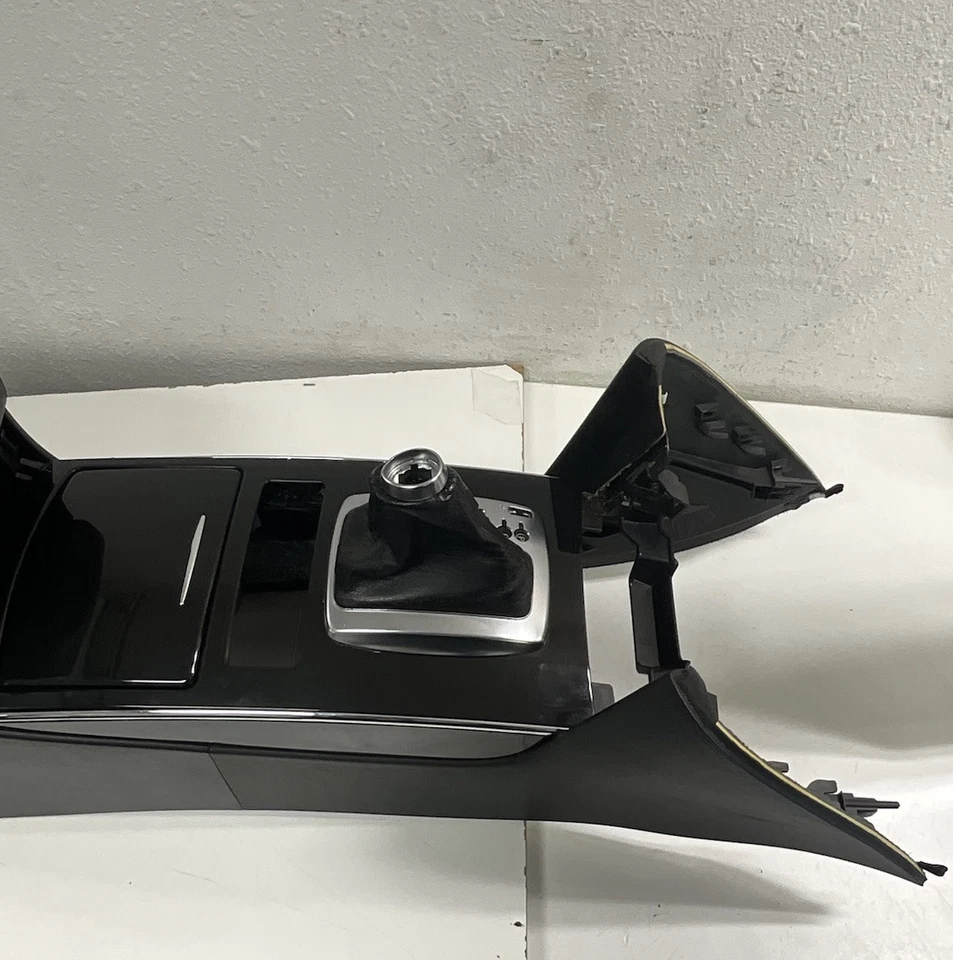 Infiniti QX70 2015 consola central inferior delantera P13293B11000 OEM Foto 4 de 4