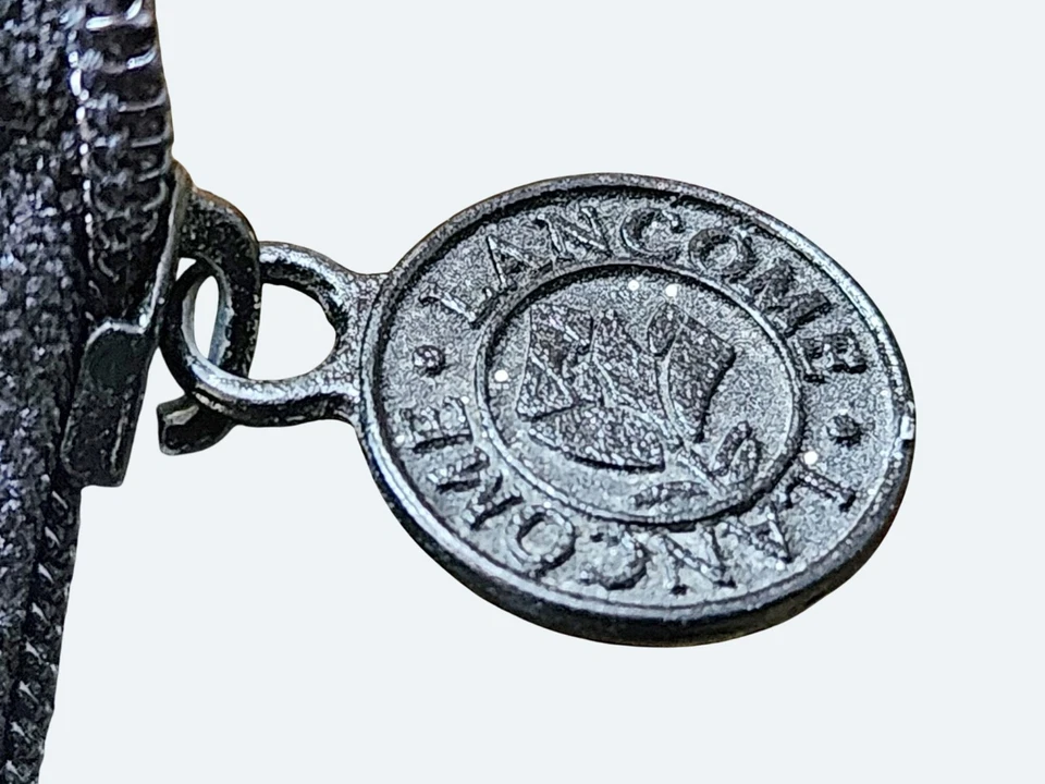 Bolsa de cosméticos de maquillaje con estampado de leopardo Lancome con cierre de cremallera Foto 3 de 3