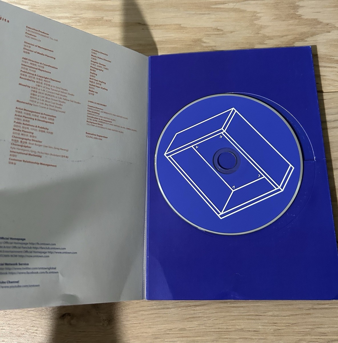 F(x) 4 Walls 4th Album Krystal Ver. + Krystal Photocard K-Pop Used