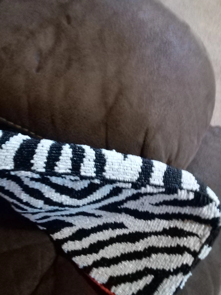 Bolso de mano Christina cebra y seda abstracta con cuentas Foto 4 de 4