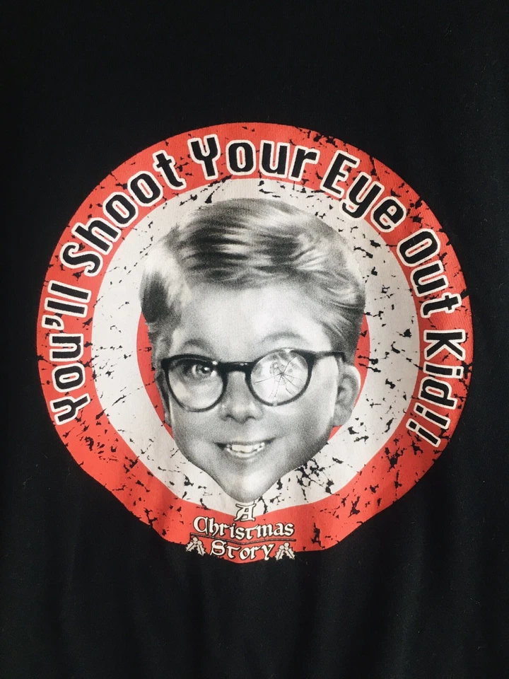 Camiseta A Christmas Story Hombre Talla Grande Negra Camiseta "You’ll Shoot Your Eye Out" Foto 3 de 4