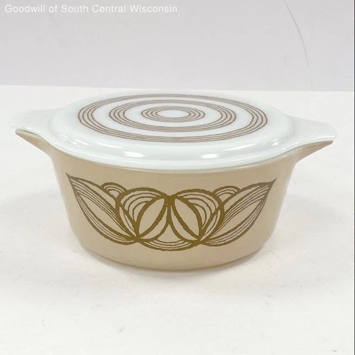 New ListingVintage Pyrex Raffia Brown Onion Pattern Glass Round Casserole Dish With Lid