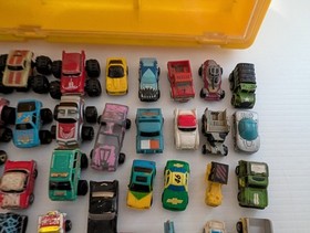 Vintage 80s 90s Galoob Micro Machines Yellow Storage Case w/86 Vehicles. 