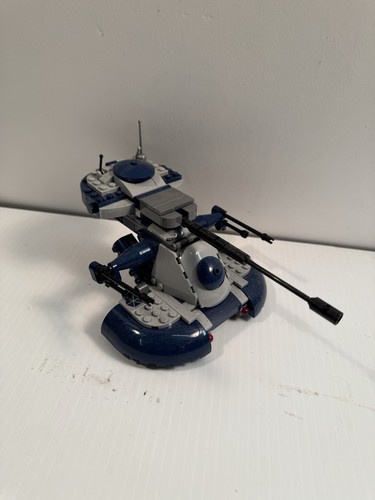 LEGO Star Wars: Armored Assault Tank (AAT) (75283) - Picture 2 of 5
