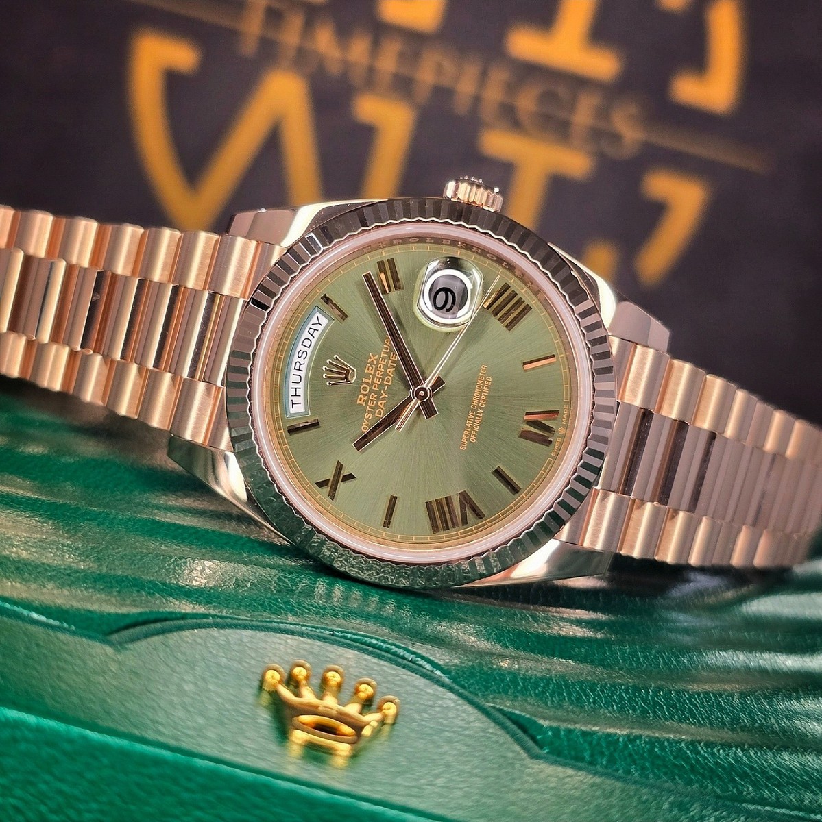 MINT ROLEX DAY-DATE 40MM 228235 18K ROSE GOLD RARE OLIVE ROMAN
