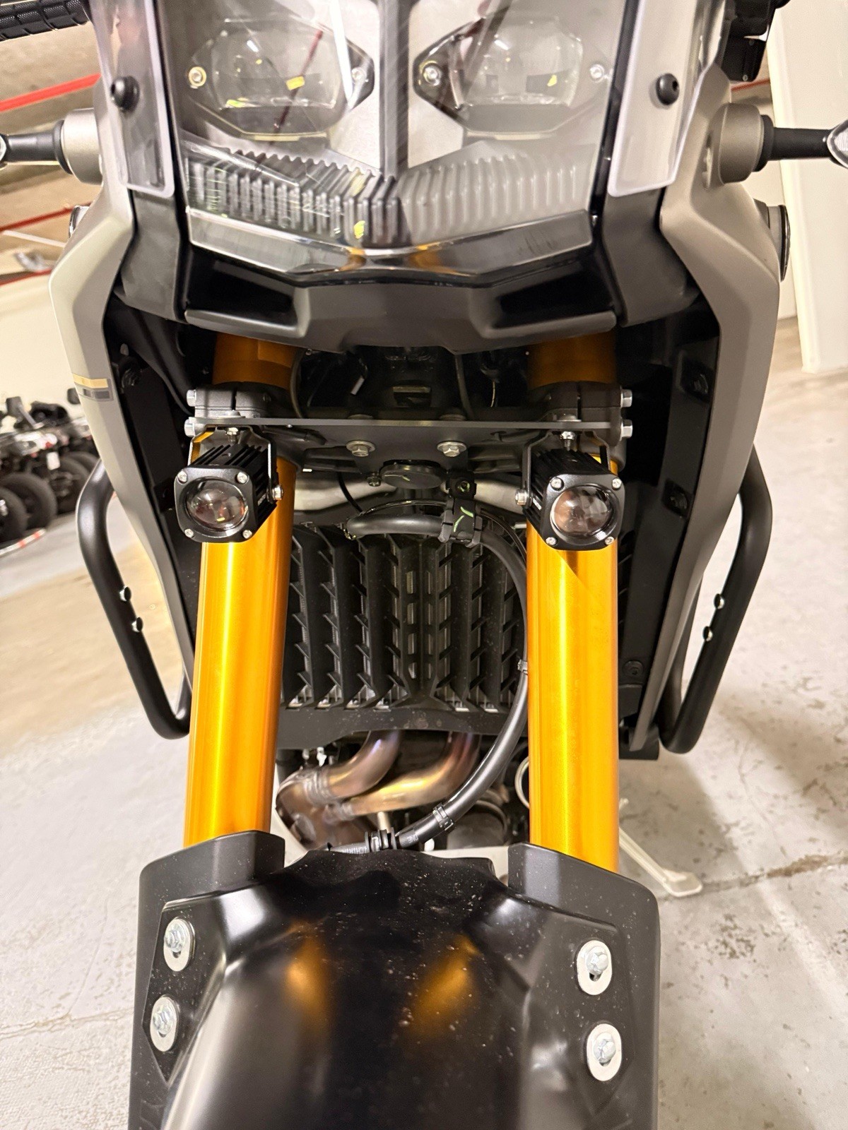 Feux additionnels LED noirs pour YAMAHA Ténéré 700 moto trail