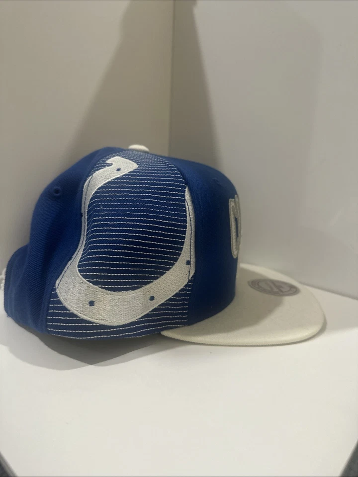 Sombrero Mitchell & Ness Indianapolis Colts Colección Vintage Foto 2 de 4