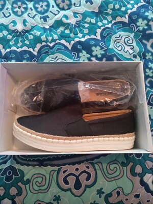 Soda Black Low Cut Size 8.5  Women  Skate Sneaker