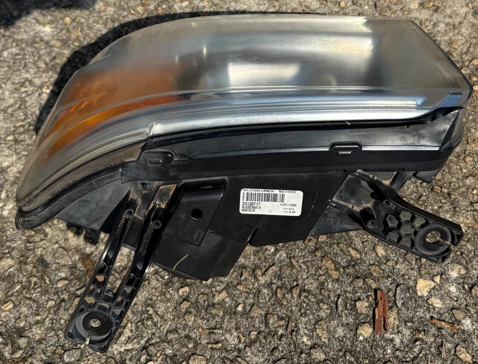 GMC SIERRA 1500 2500HD 3500 2014-2019 HD Halogen Driver Side LH Headlight OEM - Image 3 of 4