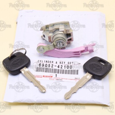 2001-2005 Toyota RAV4 Front Left Door Lock Cylinder & Keys