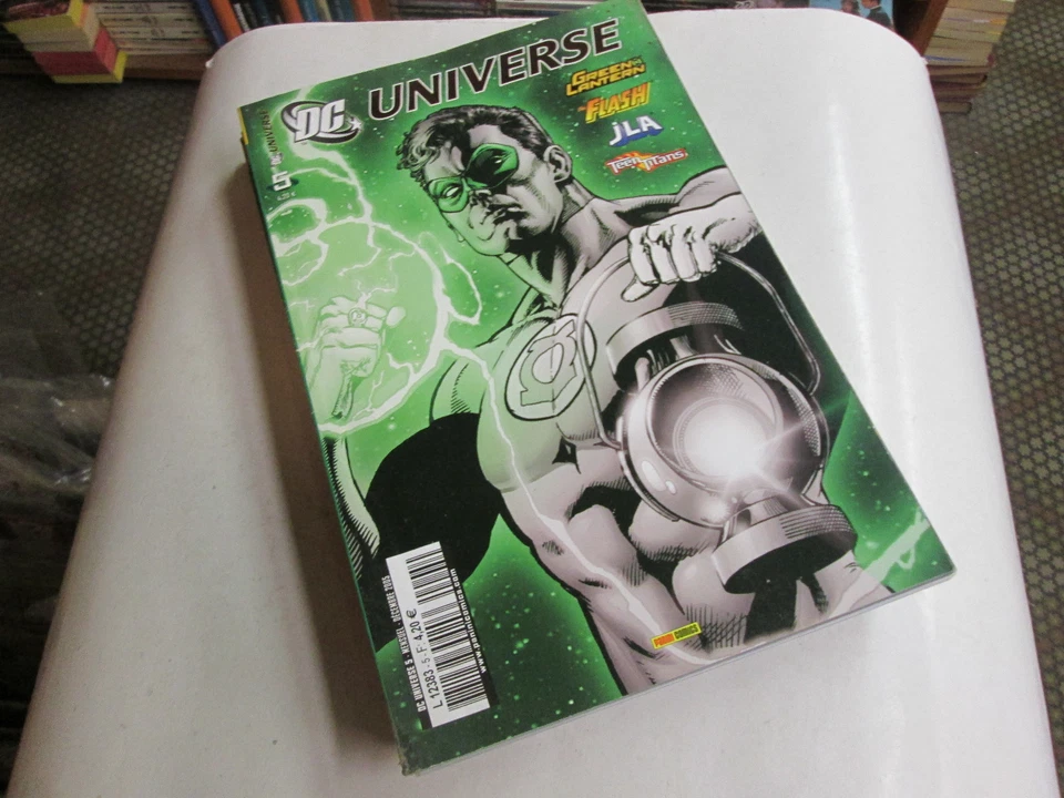 DC UNIVERSE 5 ..COMICS PANINI..2005.  TBE   - Photo 1/1