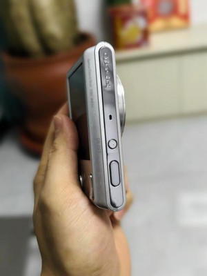 Sony DSC-W830 Cyber-shot Optical Zoom 8x 25-200mm Compact Digital